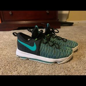 Youth boys size 7 Nike KDs